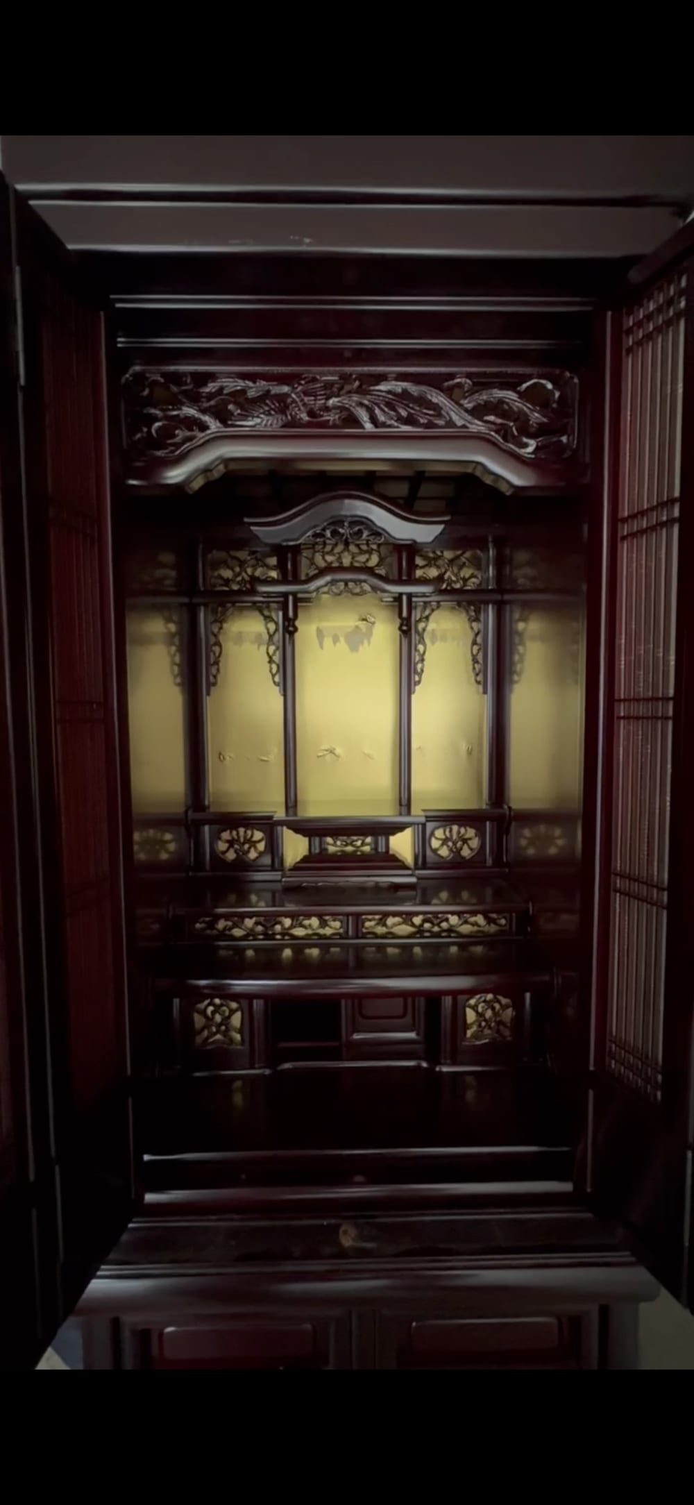 扉を開いた仏壇